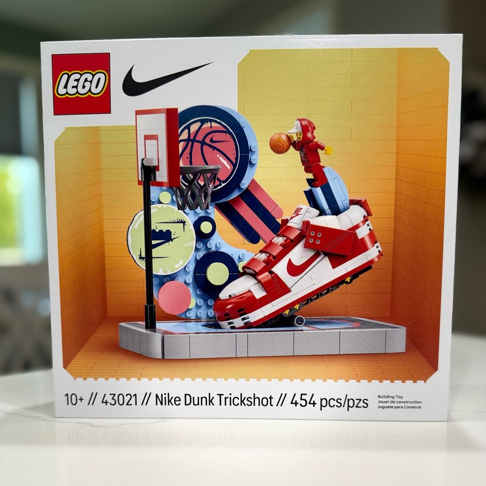 LEGO Nike Dunk Trickshot Set - Red, White, and Blue